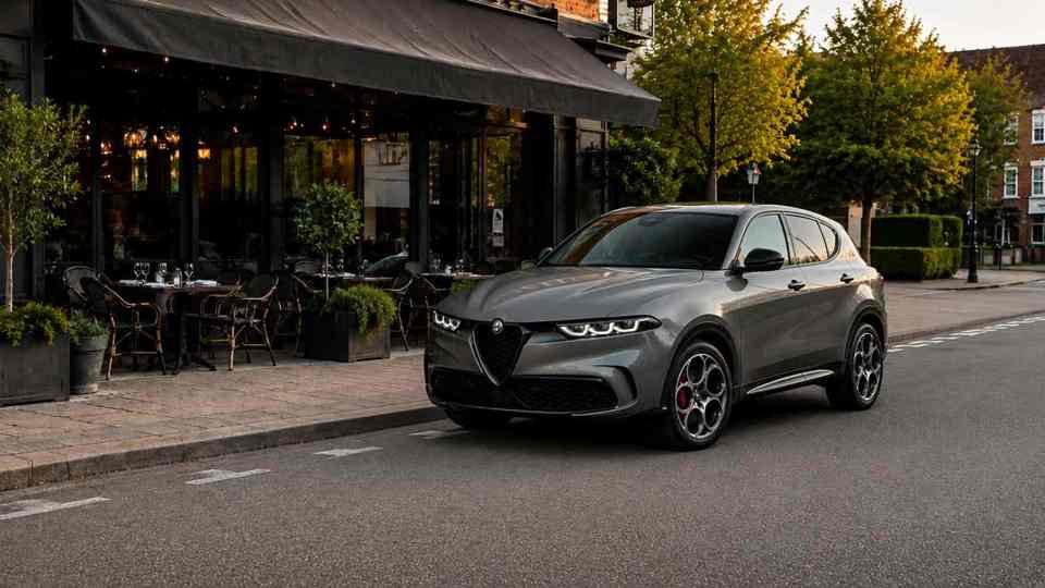 Grey Alfa Romeo Tonale parked outside a restaurant